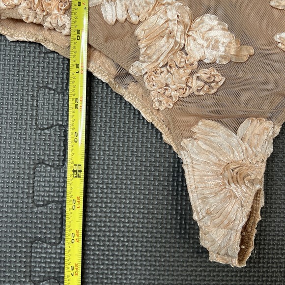 Akira Chicago Black Label Floral Applique Sheer Short Sleeve Bodysuit Sz Sm Nude - Picture 10 of 12